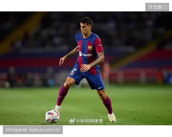 坎塞洛作为边后卫的组织能力突出,他从后场发起的边路长传是巴萨进攻的另一手段。 坎塞洛作为边后卫的组织能力突出,他从后场发起的边路长传是巴萨进攻的另一手段。